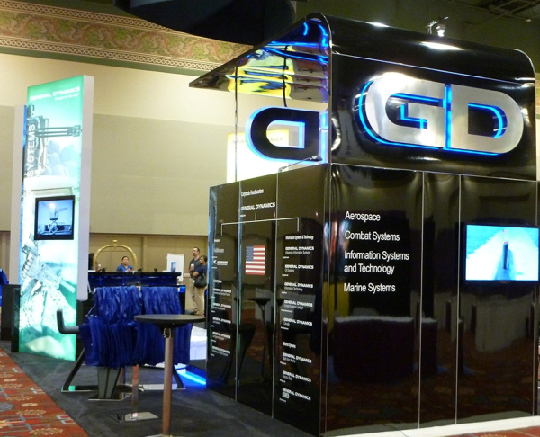 20x20 island exhibit design
